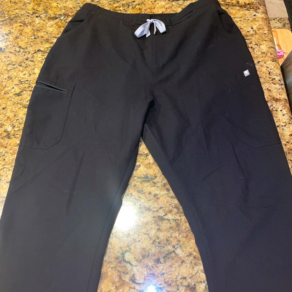 FIGS BLACK YOLA SKINNY SCRUB BOTTOMS IN LARGE TALL